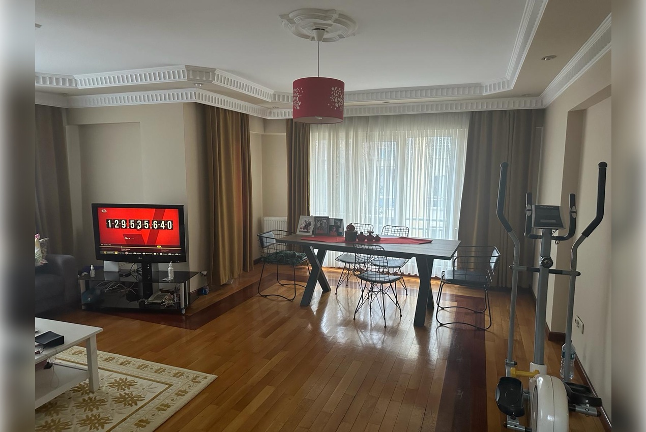 Ataşehir Yenişehir'de Geniş Daire